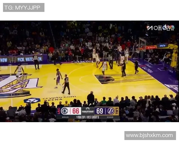 湖人对决快船激战正酣球迷期待的洛城德比即将上演